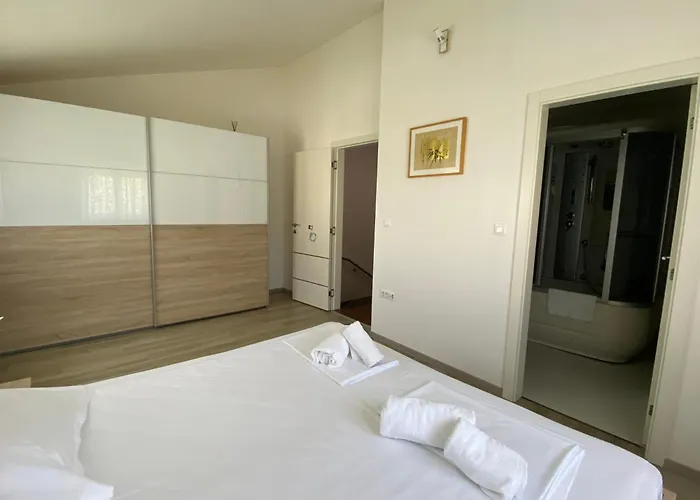 Вилла Akebono With Pool & Free Private Parking Пула