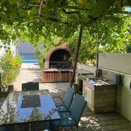 Akebono With Private Pool & Free Private Parking * Pula