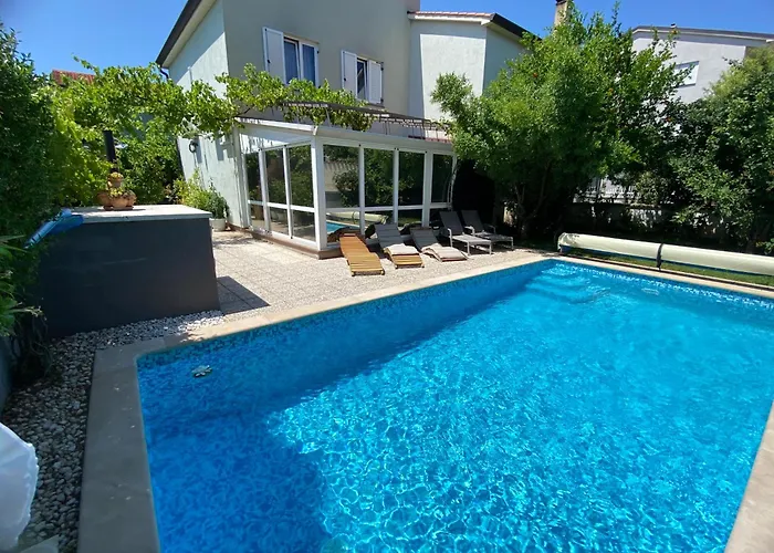 Akebono With Pool & Free Private Parking Villa Pula